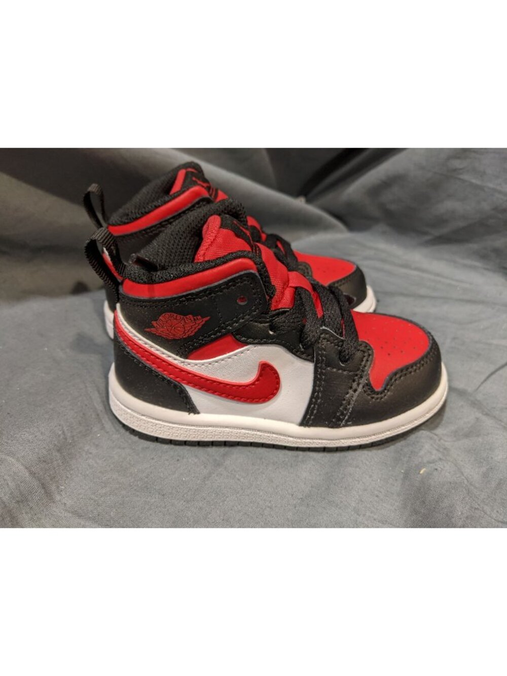Nike Toddlers Jordan1 Mid (TD) Sneakers  Black/Fire Red White Size 5 NEW IN BOX!